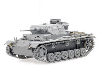 Dragon 500776642   WWII Deutsches SdKfz.141 Panzer Kampfwagen III H 5cm (Sonderkraftfahrzeug) 1:35: Spielzeug