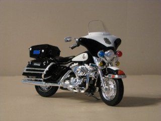 Harley Davidson Motorcycle 2004 FLHTPI Electra Glide Police 1:18 Series 19: Toys & Games