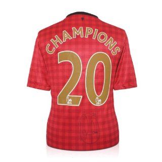 Robin van Persie Signed Manchester United Soccer Jersey: Champions 20: Sports Collectibles