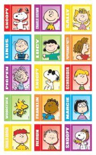 Peanuts Character Badges Sticker Maxi Pack: Toys & Games