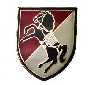11th ACR US Army Armored Cavalry Regiment Support hat or lapel pin D13: Jewelry