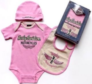 Harley Davidson Baby Girl Gift Set   Hat Bib Bodysuit: Clothing