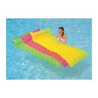 Tote N Float Wave Mat Inflatable Pool Mat   Pink Toys & Games