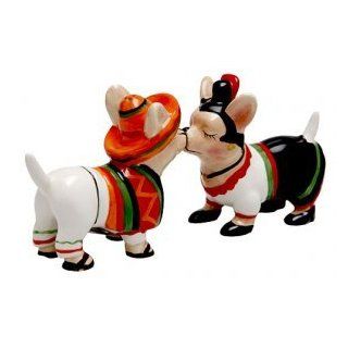 Kissing Chihuahuas Magnetic Salt and Pepper Shakers: Kitchen Tools: Kitchen & Dining