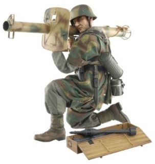 Dragon Models 1/6 "Hugo Hartwig" (Grenadier)   Normandy Tank Killer With Panzerschreck RPZB 54, 272.Infanterie Division Caen July 1944 Toys & Games