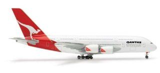 Daron Worldwide Trading HE507967 Herpa Qantas A380 800 1/500: Toys & Games