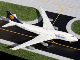 GeminiJets 1:400 Lufthansa Boeing 747 400: Toys & Games