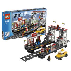 LEGO City: Train Station (7937)      Toys