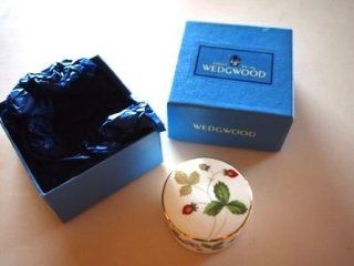 Wedgwood Wild Strawberry Small Victoria Trinket Box New NIB: Kitchen & Dining