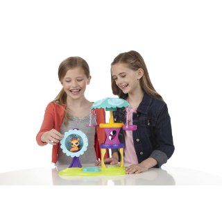 Littlest Pet Shop Playtime Park with Russell Ferguson Playset: Toys & Games